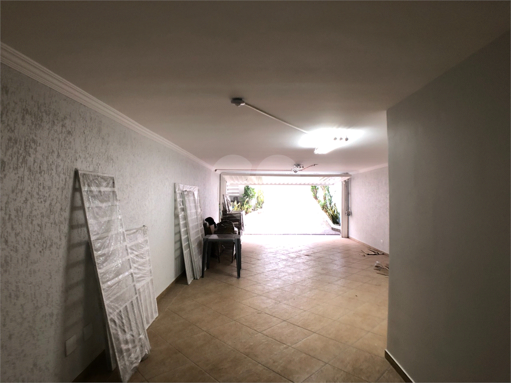 Amplo sobrado Região da Água Fria, rua tranquila e larga, com 3 Suítes,  5 vagas de garagem