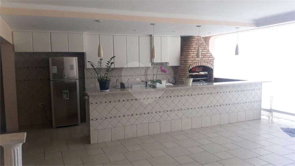 Espetacular Casa em Bairro Nobre e Seguro!!! Com 750 Metros de Construção e 916 Metros de Terreno!!!