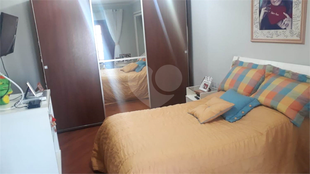 Espetacular Casa em Bairro Nobre e Seguro!!! Com 750 Metros de Construção e 916 Metros de Terreno!!!