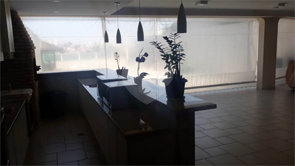 Espetacular Casa em Bairro Nobre e Seguro!!! Com 750 Metros de Construção e 916 Metros de Terreno!!!
