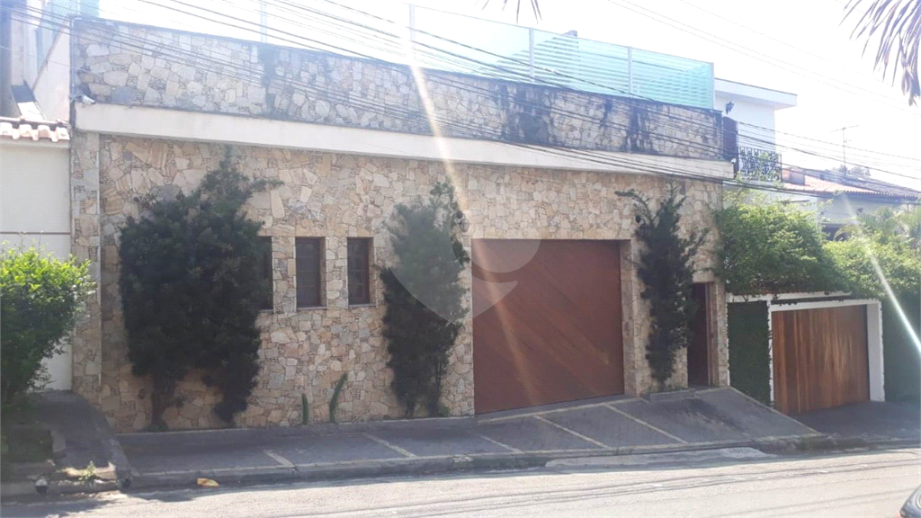 Espetacular Casa em Bairro Nobre e Seguro!!! Com 750 Metros de Construção e 916 Metros de Terreno!!!