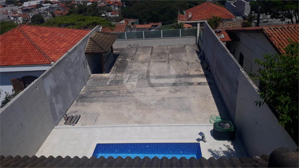 Espetacular Casa em Bairro Nobre e Seguro!!! Com 750 Metros de Construção e 916 Metros de Terreno!!!