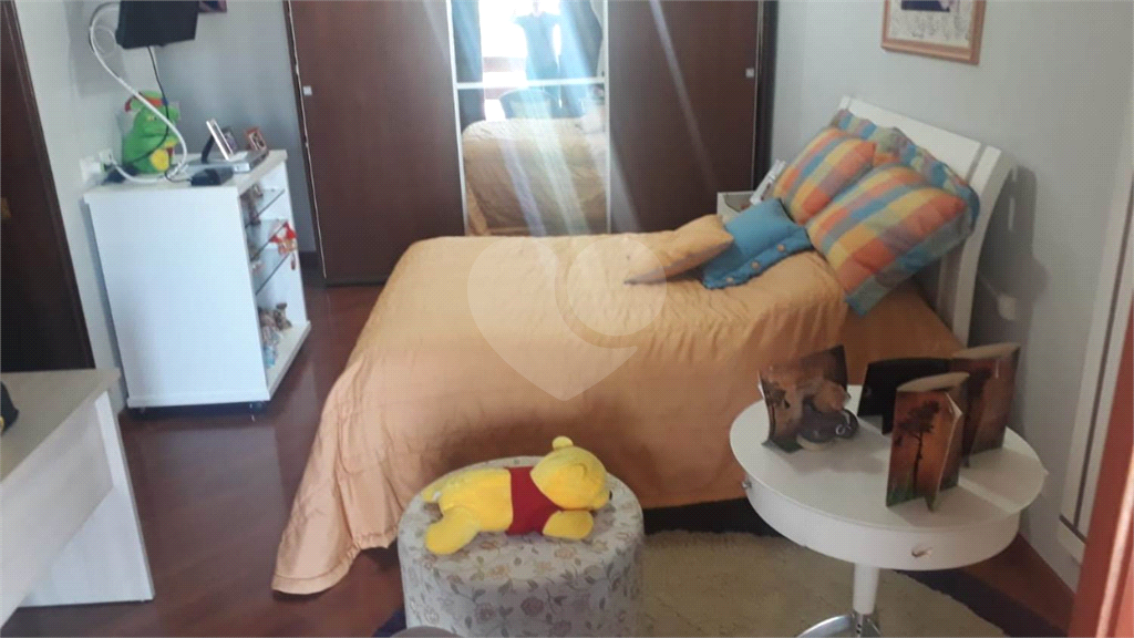 Espetacular Casa em Bairro Nobre e Seguro!!! Com 750 Metros de Construção e 916 Metros de Terreno!!!