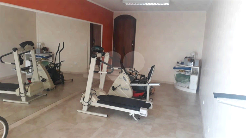 Espetacular Casa em Bairro Nobre e Seguro!!! Com 750 Metros de Construção e 916 Metros de Terreno!!!