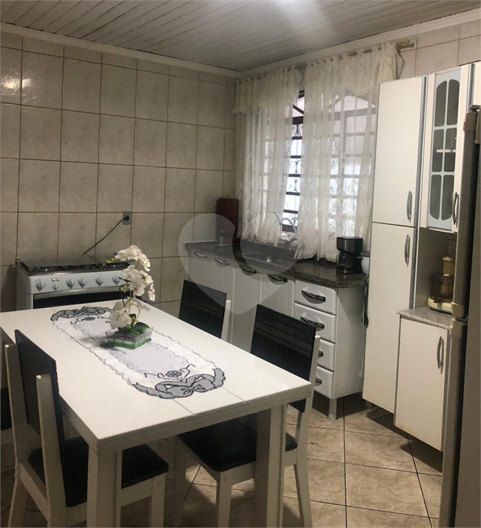 Casa à venda com 2 quartos, 100m² - Foto 1