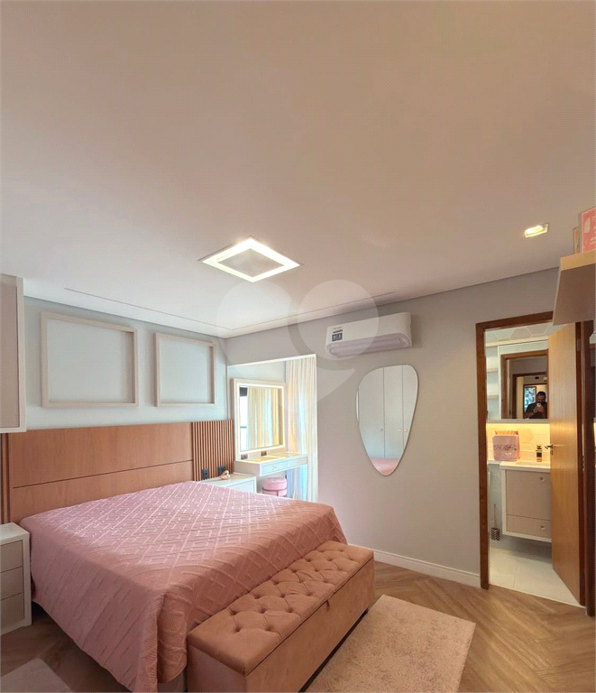 Sobrado semi novo na região Santa Terezinha, 3 suítes e 3 vagas 