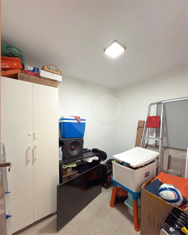 Sobrado semi novo na região Santa Terezinha, 3 suítes e 3 vagas 