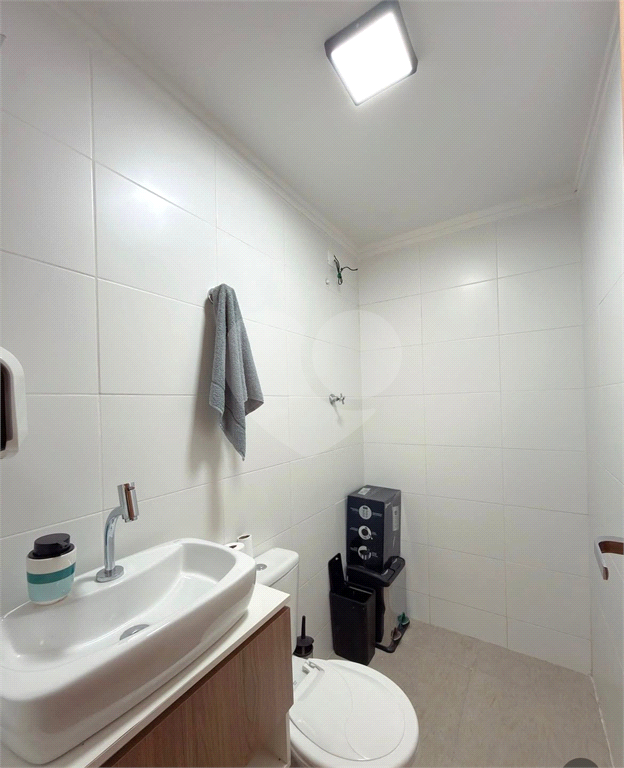 Sobrado semi novo na região Santa Terezinha, 3 suítes e 3 vagas 