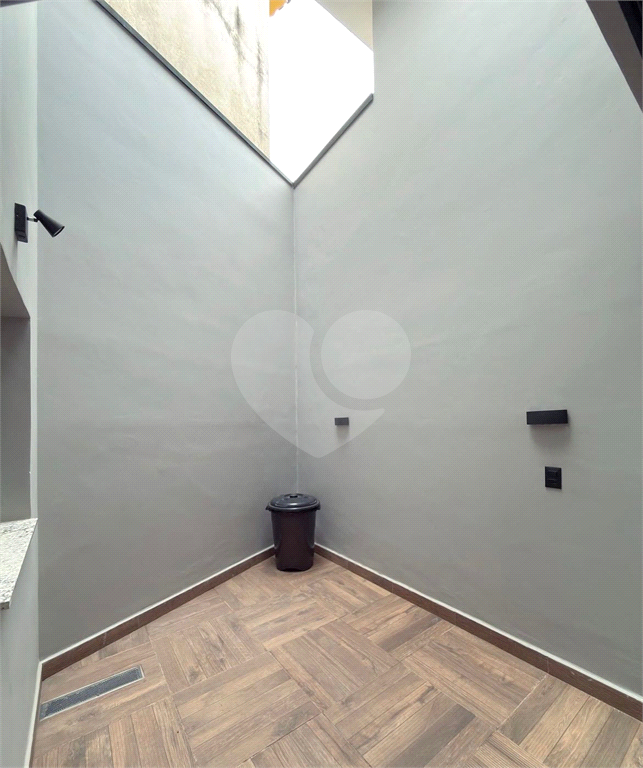 Sobrado semi novo na região Santa Terezinha, 3 suítes e 3 vagas 