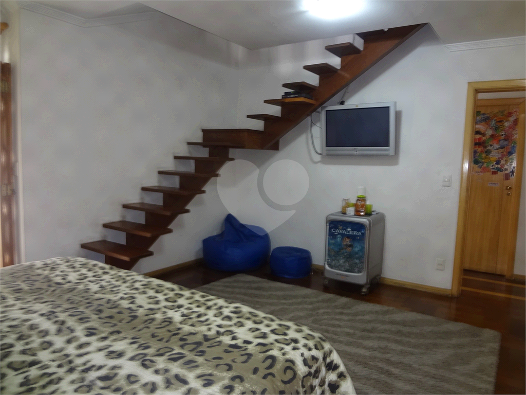 SOBRADO EM CONDOMÍNIO FECHADO ALTO PADRÃO COM CASA ISOLADAS - Aceita permuta
