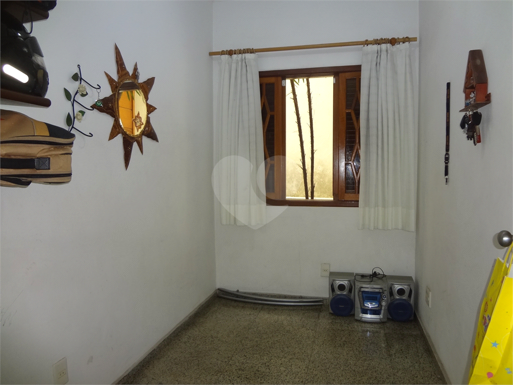 SOBRADO EM CONDOMÍNIO FECHADO ALTO PADRÃO COM CASA ISOLADAS - Aceita permuta