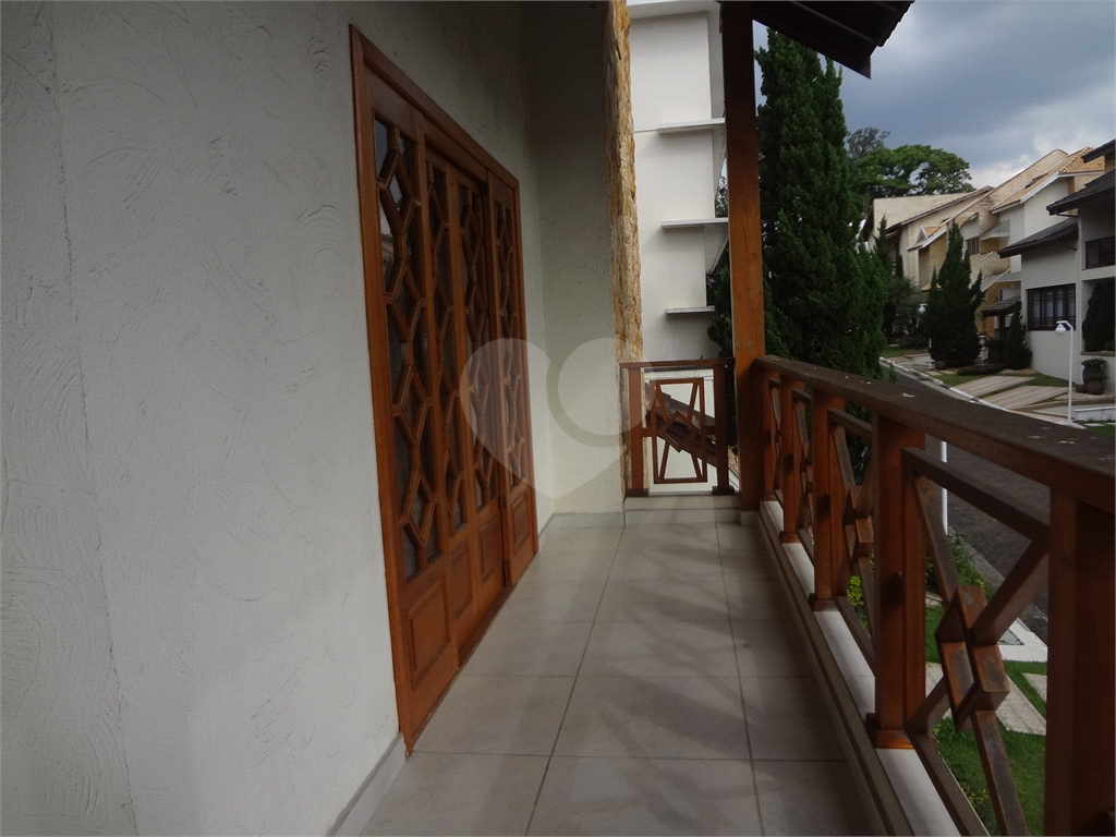 SOBRADO EM CONDOMÍNIO FECHADO ALTO PADRÃO COM CASA ISOLADAS - Aceita permuta