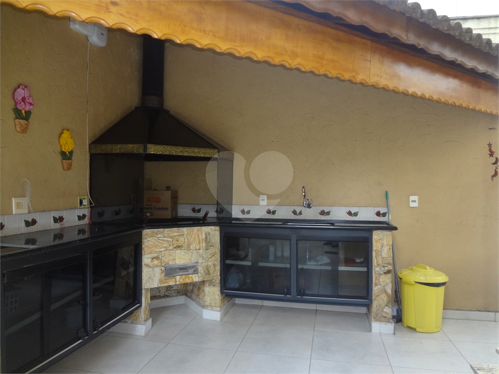 SOBRADO EM CONDOMÍNIO FECHADO ALTO PADRÃO COM CASA ISOLADAS - Aceita permuta