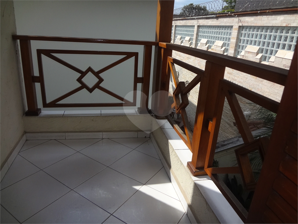 SOBRADO EM CONDOMÍNIO FECHADO ALTO PADRÃO COM CASA ISOLADAS - Aceita permuta
