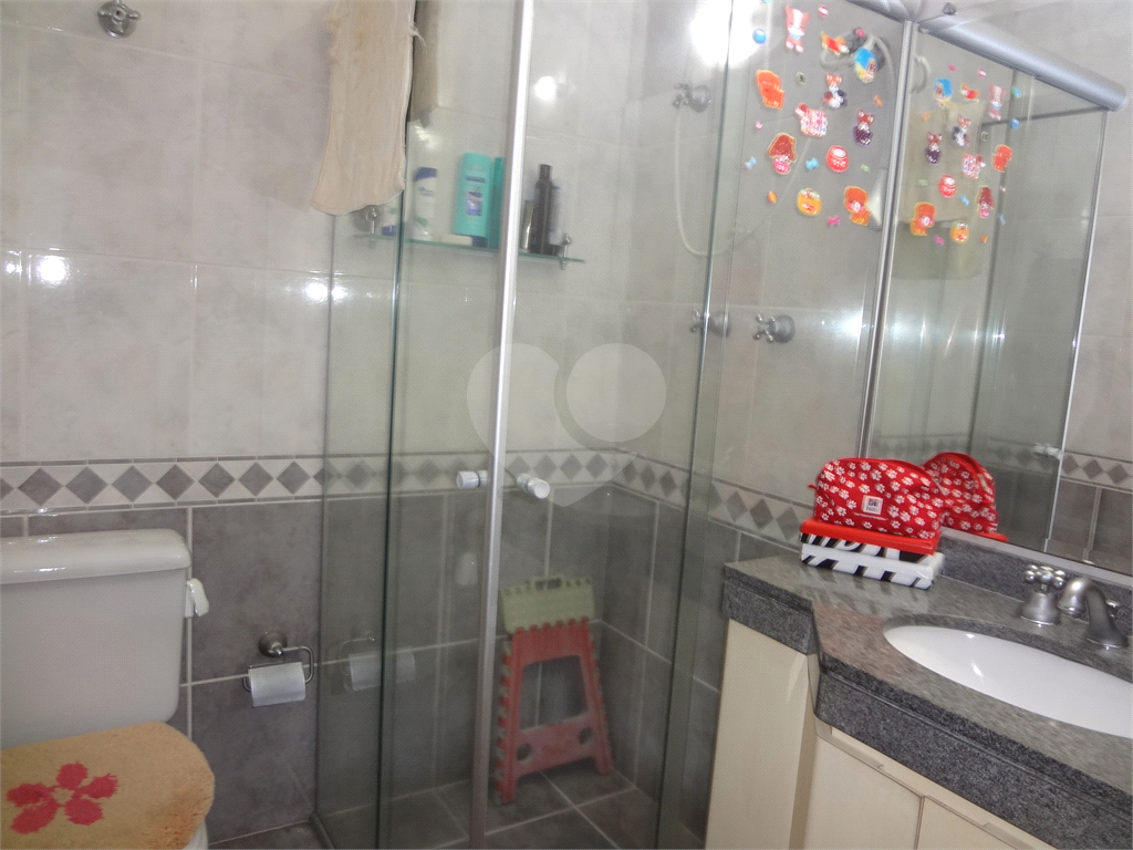 SOBRADO EM CONDOMÍNIO FECHADO ALTO PADRÃO COM CASA ISOLADAS - Aceita permuta