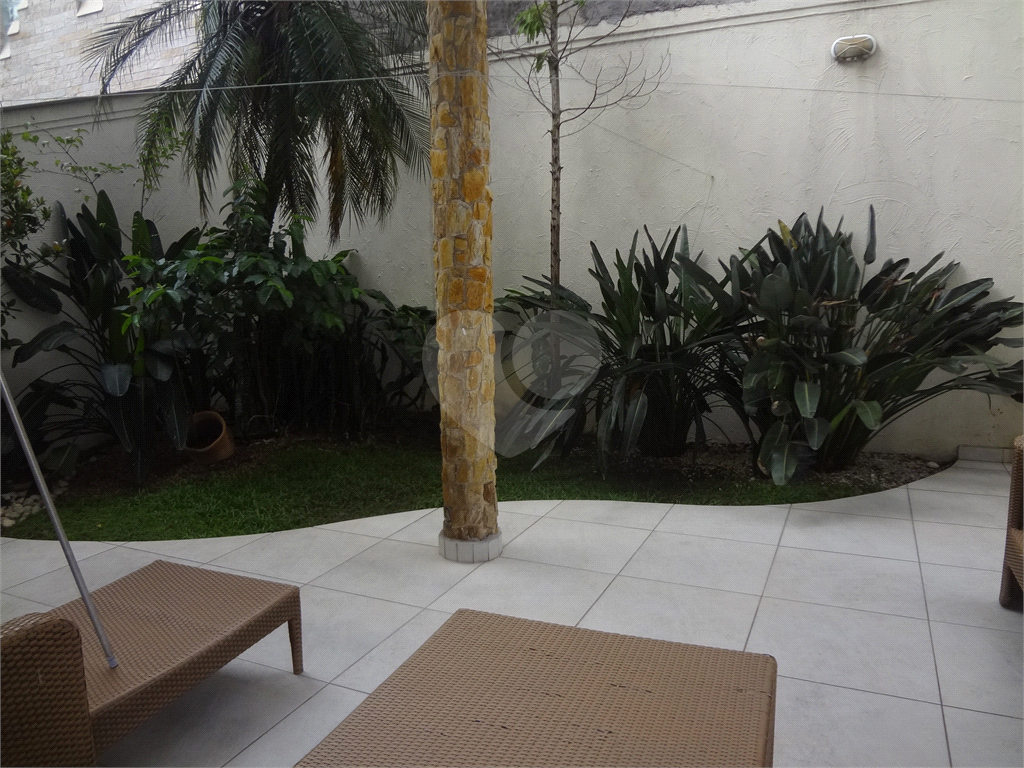 SOBRADO EM CONDOMÍNIO FECHADO ALTO PADRÃO COM CASA ISOLADAS - Aceita permuta