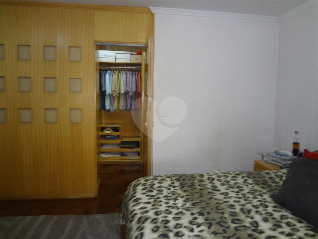 SOBRADO EM CONDOMÍNIO FECHADO ALTO PADRÃO COM CASA ISOLADAS - Aceita permuta