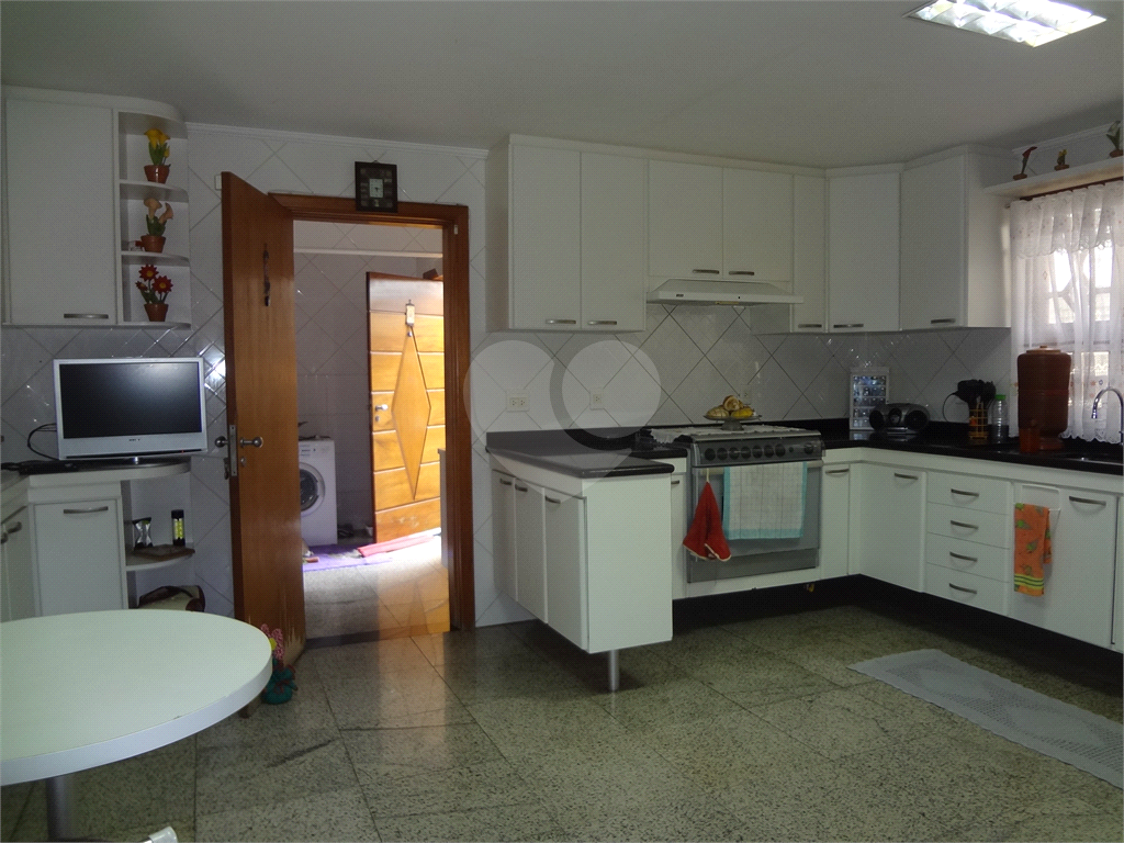 SOBRADO EM CONDOMÍNIO FECHADO ALTO PADRÃO COM CASA ISOLADAS - Aceita permuta