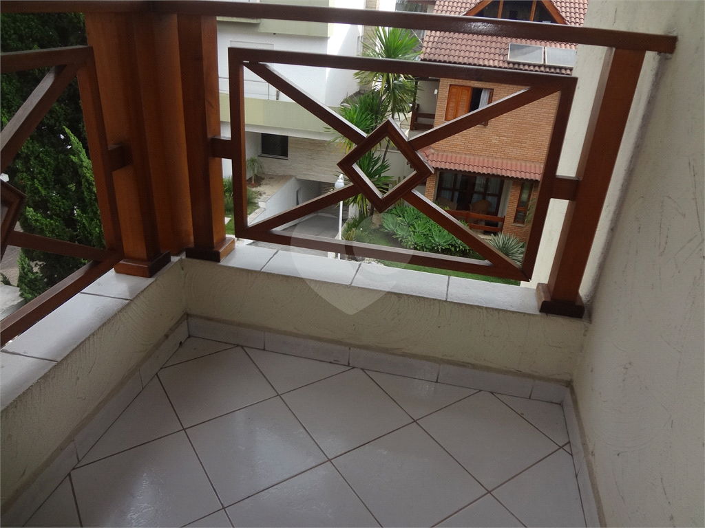 SOBRADO EM CONDOMÍNIO FECHADO ALTO PADRÃO COM CASA ISOLADAS - Aceita permuta