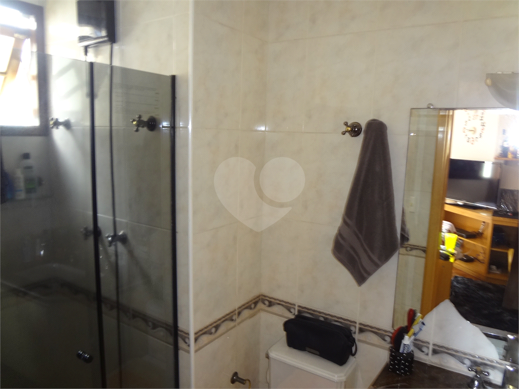 SOBRADO EM CONDOMÍNIO FECHADO ALTO PADRÃO COM CASA ISOLADAS - Aceita permuta