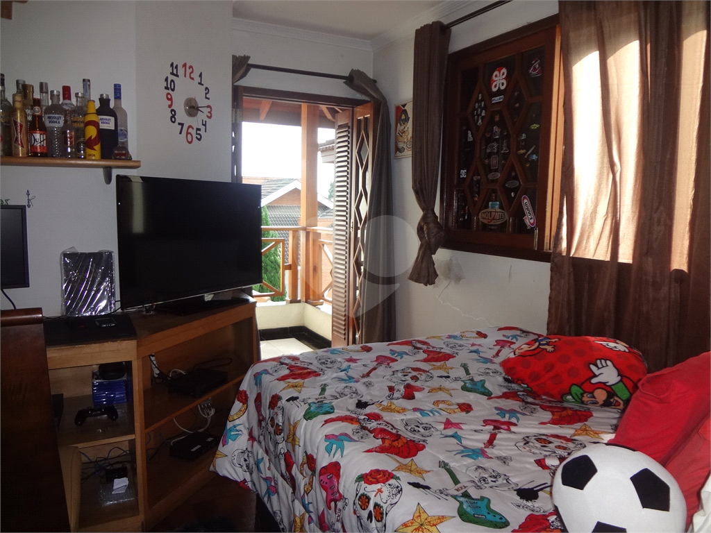 SOBRADO EM CONDOMÍNIO FECHADO ALTO PADRÃO COM CASA ISOLADAS - Aceita permuta