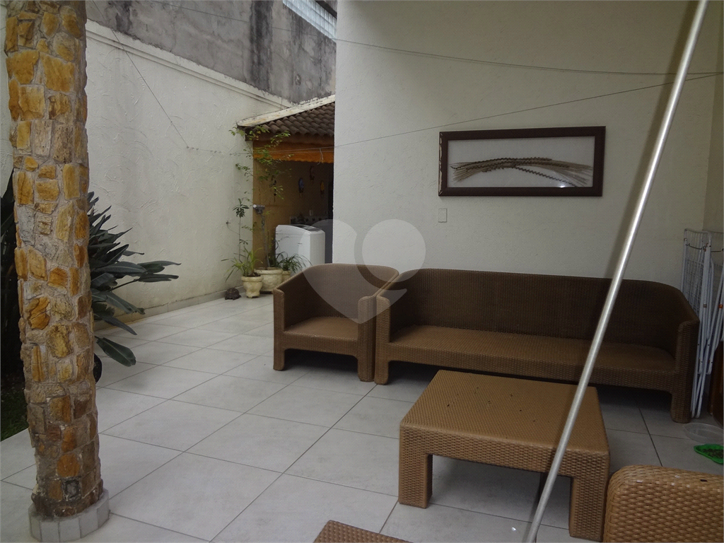 SOBRADO EM CONDOMÍNIO FECHADO ALTO PADRÃO COM CASA ISOLADAS - Aceita permuta