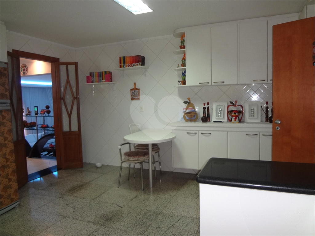 SOBRADO EM CONDOMÍNIO FECHADO ALTO PADRÃO COM CASA ISOLADAS - Aceita permuta