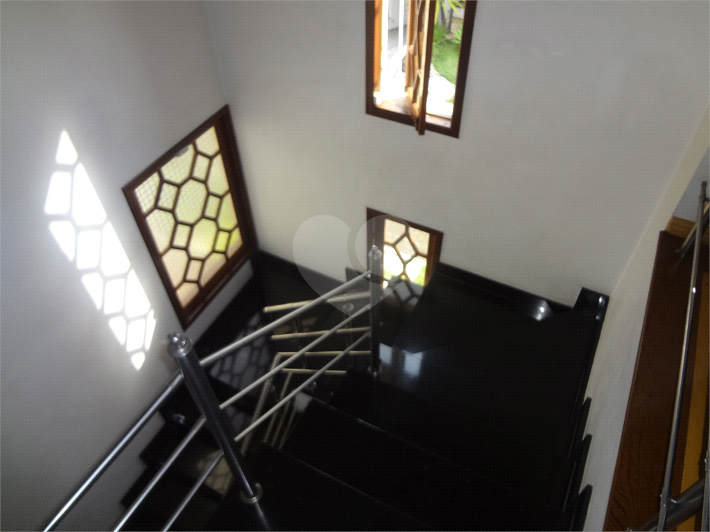 SOBRADO EM CONDOMÍNIO FECHADO ALTO PADRÃO COM CASA ISOLADAS - Aceita permuta