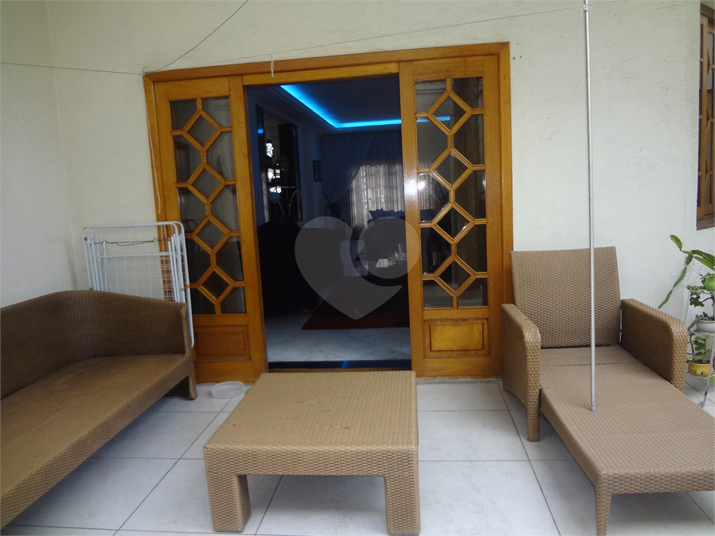 SOBRADO EM CONDOMÍNIO FECHADO ALTO PADRÃO COM CASA ISOLADAS - Aceita permuta