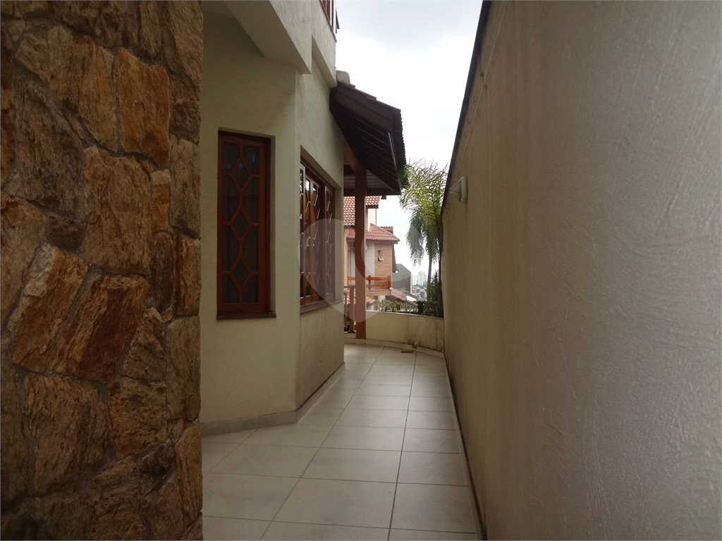 SOBRADO EM CONDOMÍNIO FECHADO ALTO PADRÃO COM CASA ISOLADAS - Aceita permuta