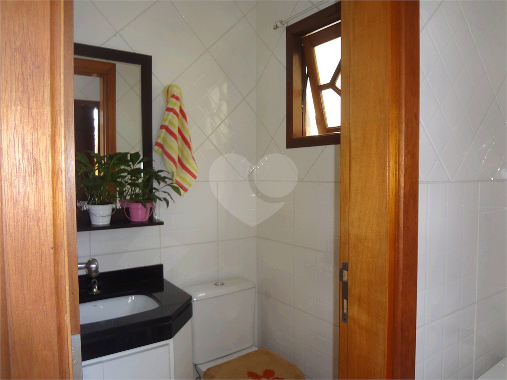 SOBRADO EM CONDOMÍNIO FECHADO ALTO PADRÃO COM CASA ISOLADAS - Aceita permuta