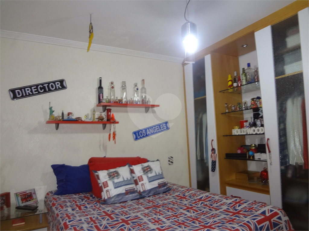 SOBRADO EM CONDOMÍNIO FECHADO ALTO PADRÃO COM CASA ISOLADAS - Aceita permuta