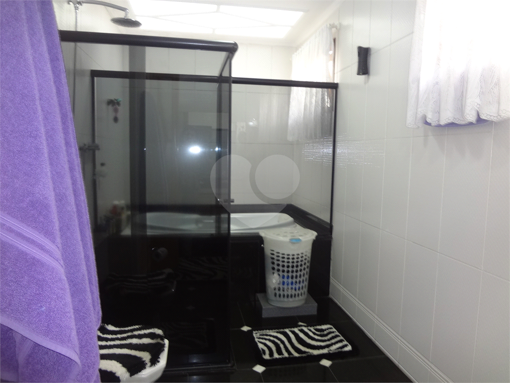 SOBRADO EM CONDOMÍNIO FECHADO ALTO PADRÃO COM CASA ISOLADAS - Aceita permuta
