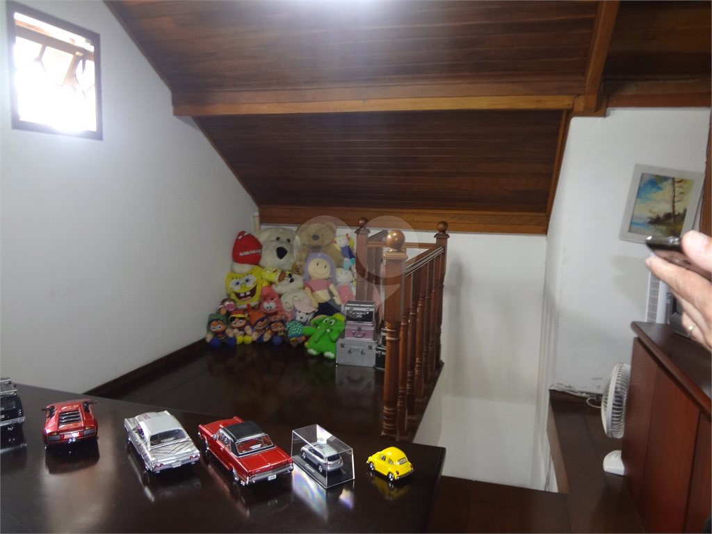 SOBRADO EM CONDOMÍNIO FECHADO ALTO PADRÃO COM CASA ISOLADAS - Aceita permuta