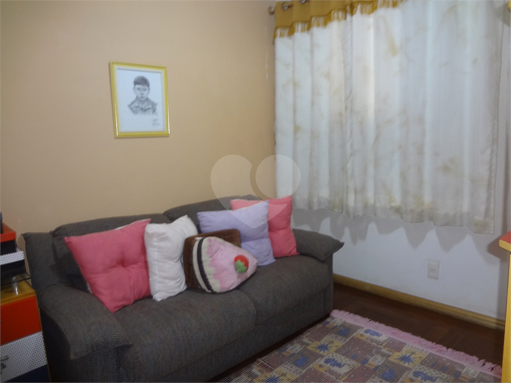 SOBRADO EM CONDOMÍNIO FECHADO ALTO PADRÃO COM CASA ISOLADAS - Aceita permuta