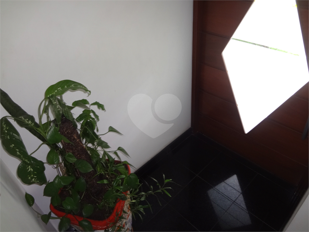 SOBRADO EM CONDOMÍNIO FECHADO ALTO PADRÃO COM CASA ISOLADAS - Aceita permuta