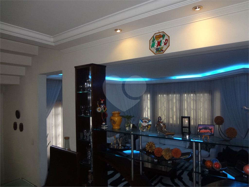 SOBRADO EM CONDOMÍNIO FECHADO ALTO PADRÃO COM CASA ISOLADAS - Aceita permuta