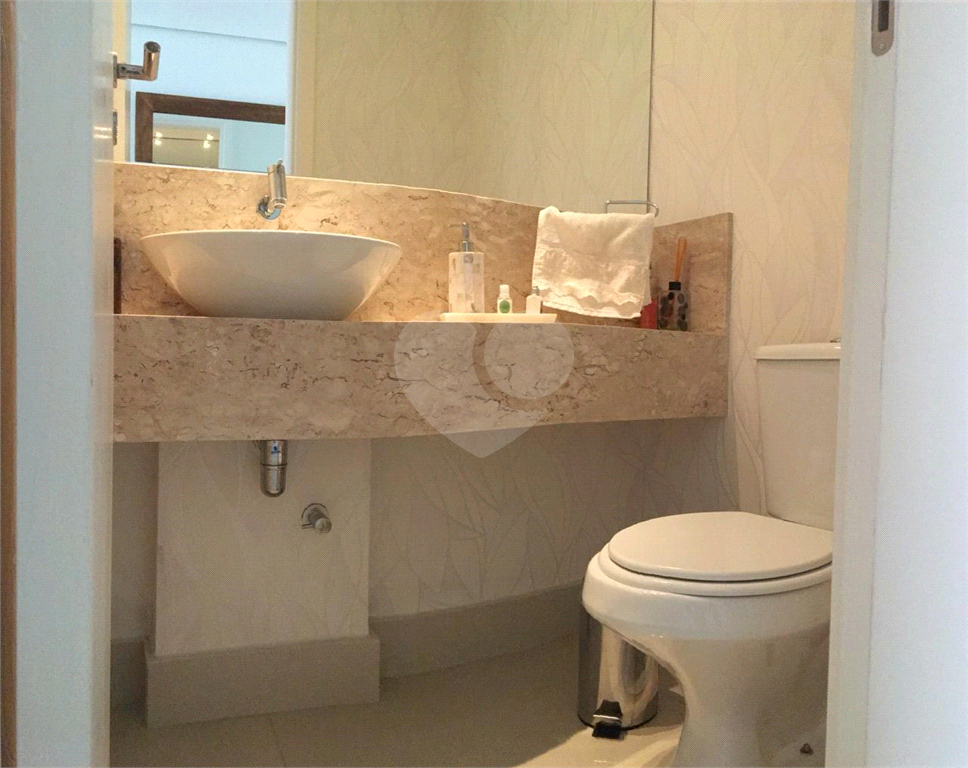 Excelente apartamento 3 dormitórios sendo 3 suítes , 3 vagas de garagem . Agende sua visita ! 