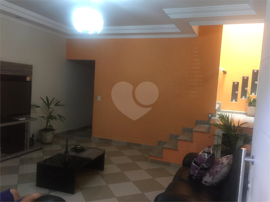 Sobrado à venda com 4 quartos, 200m² - Foto 1