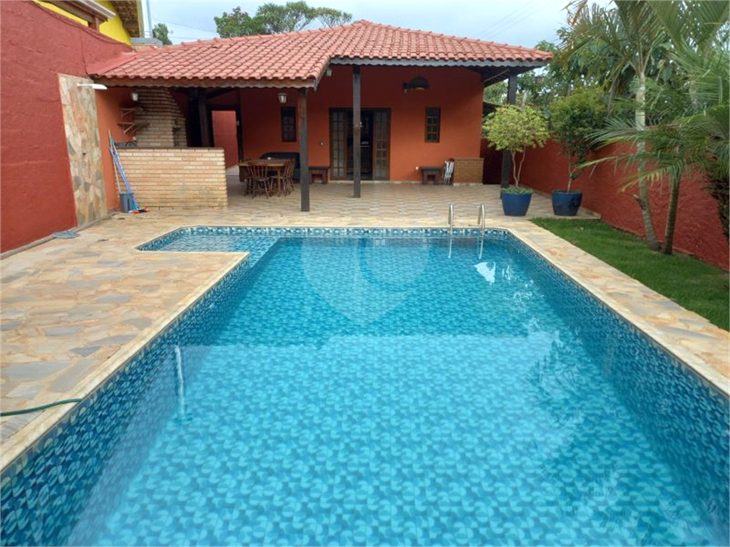 Casa em condomínio em Atibaia