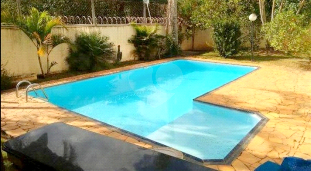 Casa em condomínio em Atibaia