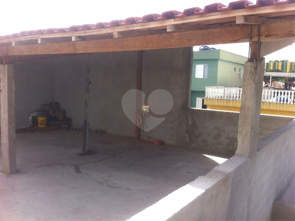 Sobrado próximo ao Terminal Metropolitano Vila Galvão com 3 dormitórios, 4 vagas de garagem.