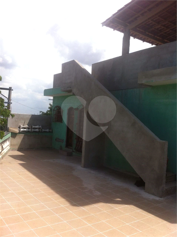 Sobrado próximo ao Terminal Metropolitano Vila Galvão com 3 dormitórios, 4 vagas de garagem.