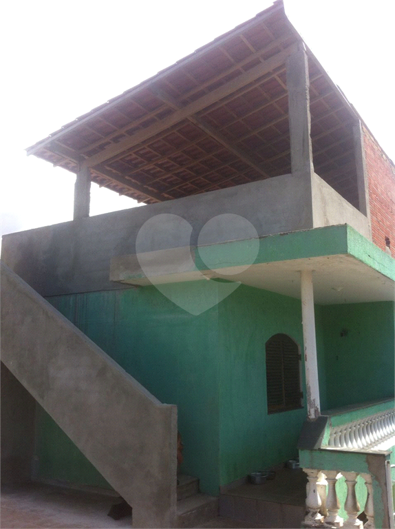 Sobrado próximo ao Terminal Metropolitano Vila Galvão com 3 dormitórios, 4 vagas de garagem.