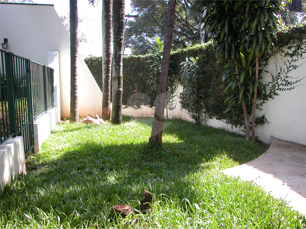 Terreno 414m² de esquina com casa térrea, Alto de Pinheiros, comercial/residencial