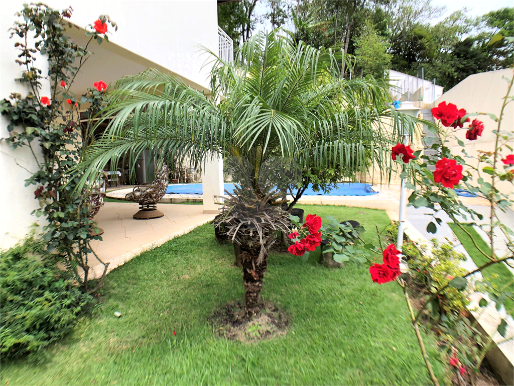 Linda casa no Condomínio Alpes da Cantareira, amplo quintal, piscina e pomar