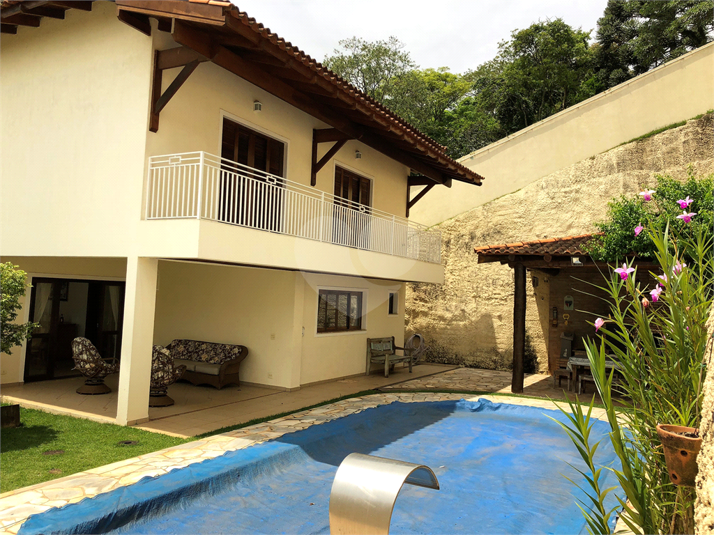 Linda casa no Condomínio Alpes da Cantareira, amplo quintal, piscina e pomar