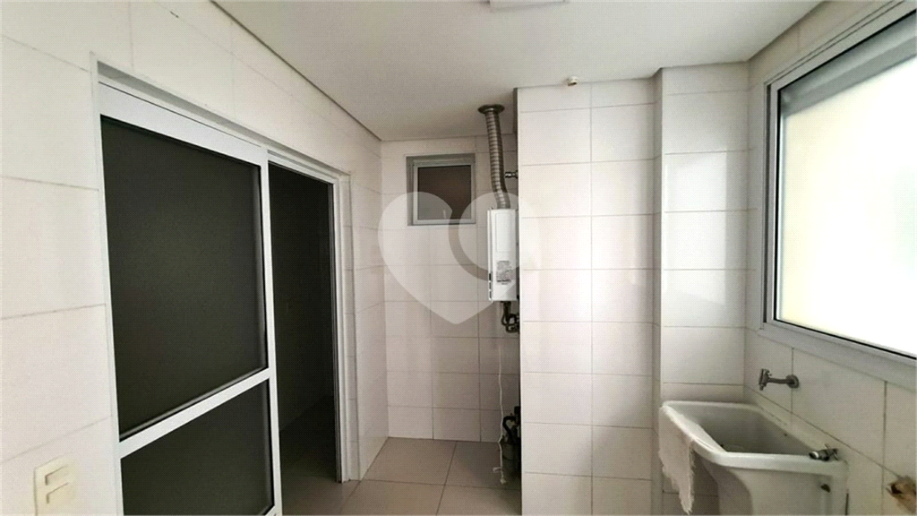 Apartamento na Região de Santa Terezinha, com 3 dormitórios, sendo 2 suítes, 3 vagas de garagem