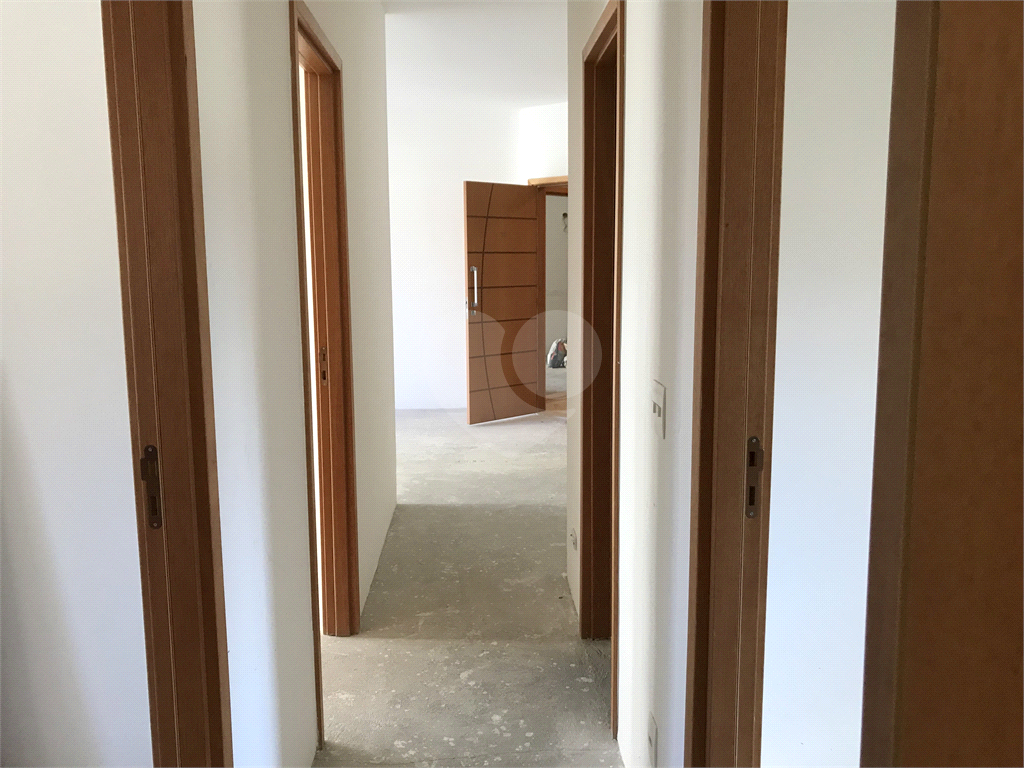 Apartamento na Região de Santa Terezinha, com 3 dormitórios, sendo 2 suítes, 3 vagas de garagem