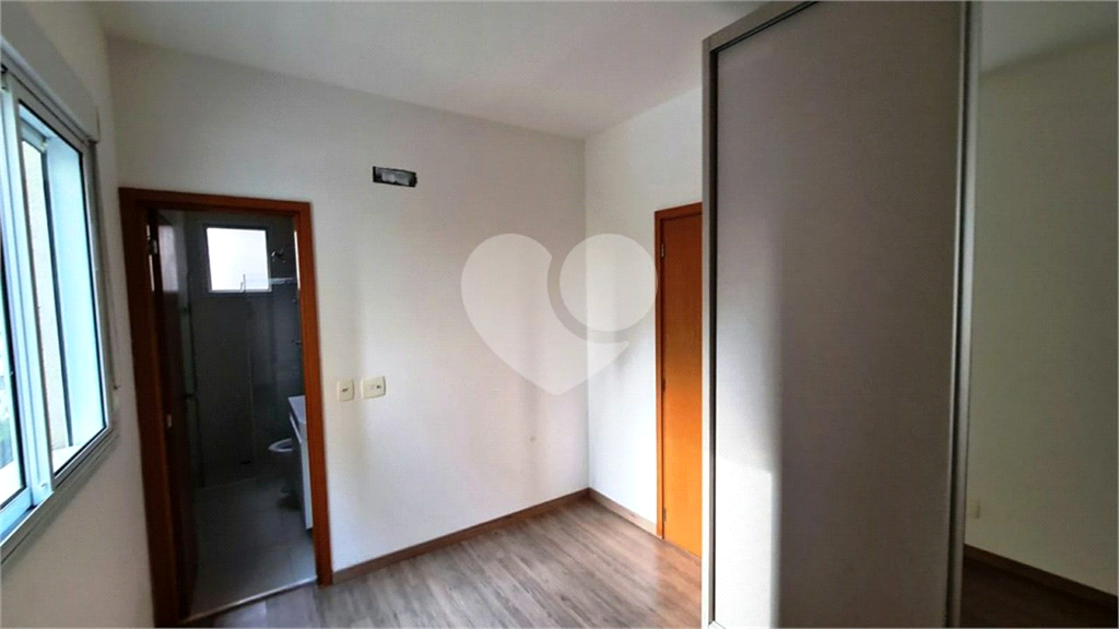 Apartamento na Região de Santa Terezinha, com 3 dormitórios, sendo 2 suítes, 3 vagas de garagem